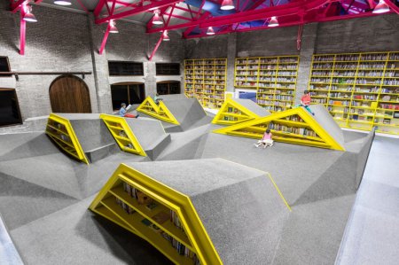 Книжные горы библиотеки в Монтеррее