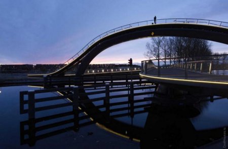 Бесконечный мост в Нидерландах