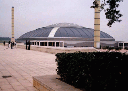 St . Jordi Sports Pavilion, Hill of Montjuic, Барселона, Испания (1988 - 1990 гг.)