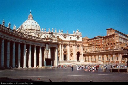 "Ватиканский форум", площадь перед собором Св. Петра,  Рим, Италия (1656 - 1665 гг.)